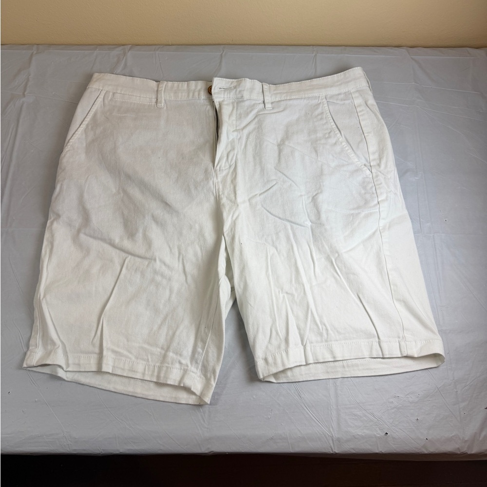 Jachs Men's Cream Flat Front Shorts